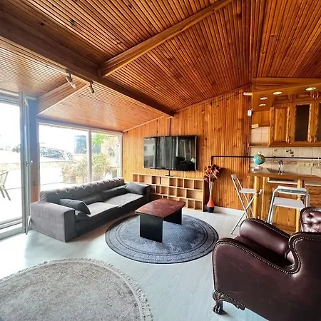 Wonder Homes- Spacious Dublex, 5br, 2ba, Terrace * イスタンブール