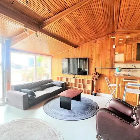 Wonder Homes- Spacious Dublex, 5br, 2ba, Terrace アパート イスタンブール