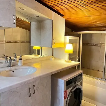 Wonder Homes- Spacious Dublex, 5br, 2ba, Terrace イスタンブール
