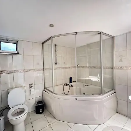 Wonder Homes- Spacious Dublex, 5br, 2ba, Terrace Daire *